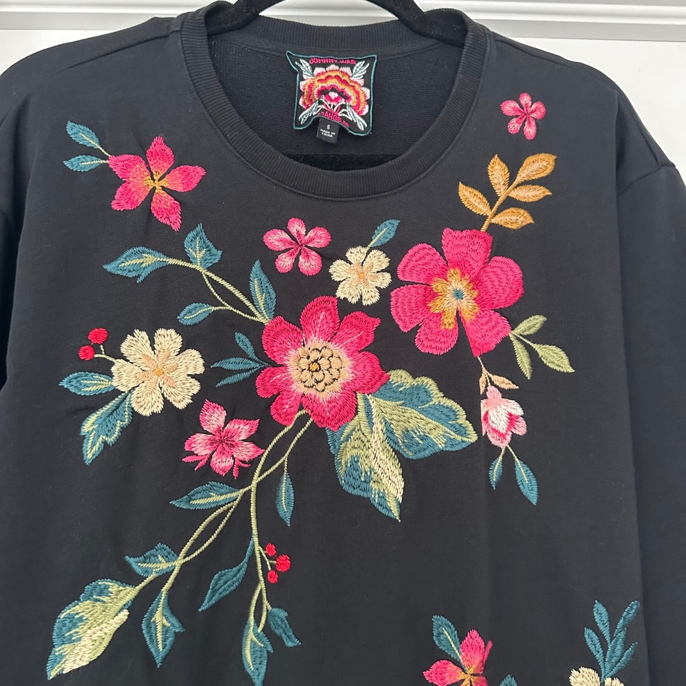 Johnny Was Hi-Lo Pullover Rhonda Black Floral Embroidered Sweatshirt Size Small - Picture 2 of 9